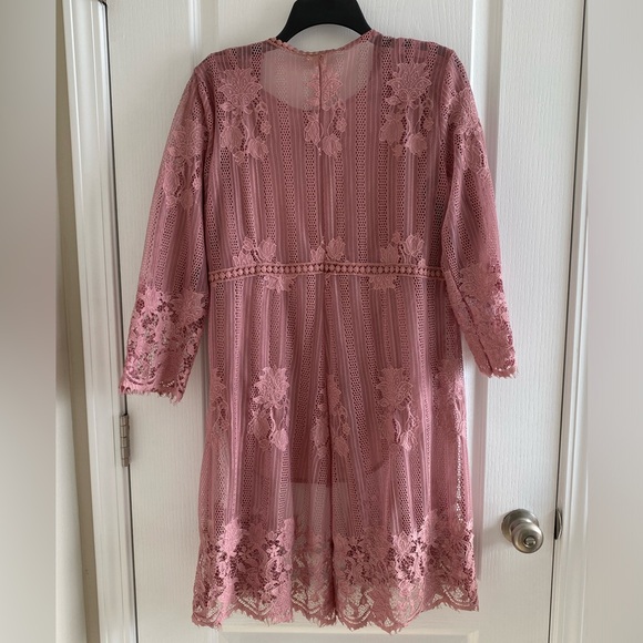 Ladies Size Small Dusty Rose Blouse with Matching Lace Kimono. - Picture 3 of 15